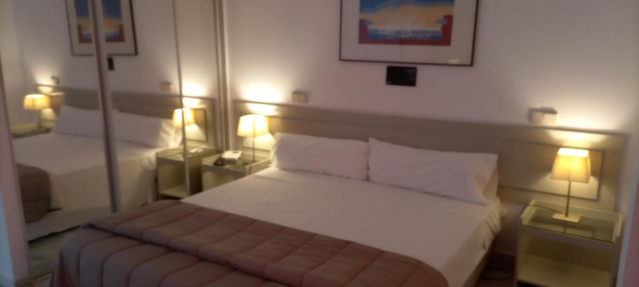 Hospedium Hotel Apartamentos Simon Verde Mairena del Aljarafe Kültér fotó