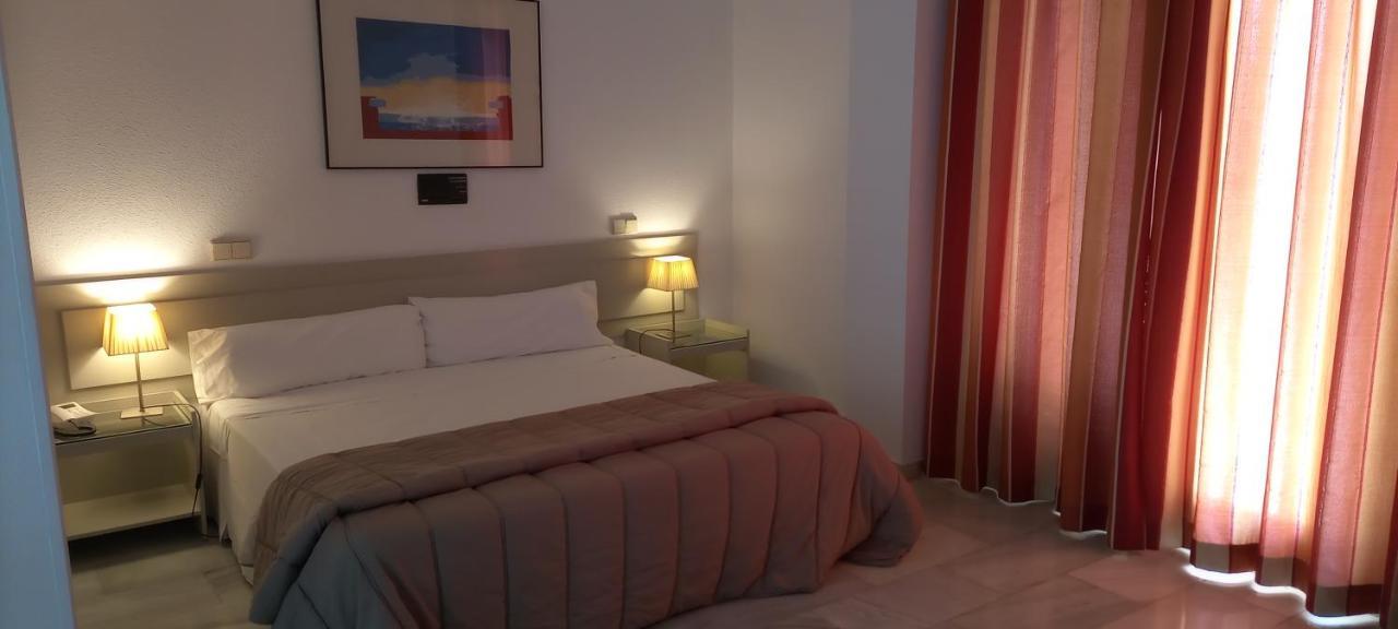 Hospedium Hotel Apartamentos Simon Verde Mairena del Aljarafe Kültér fotó