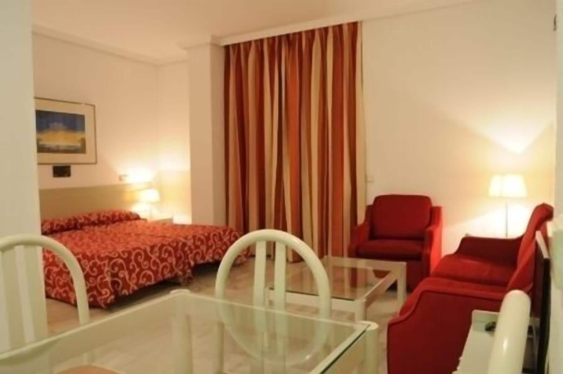 Hospedium Hotel Apartamentos Simon Verde Mairena del Aljarafe Kültér fotó