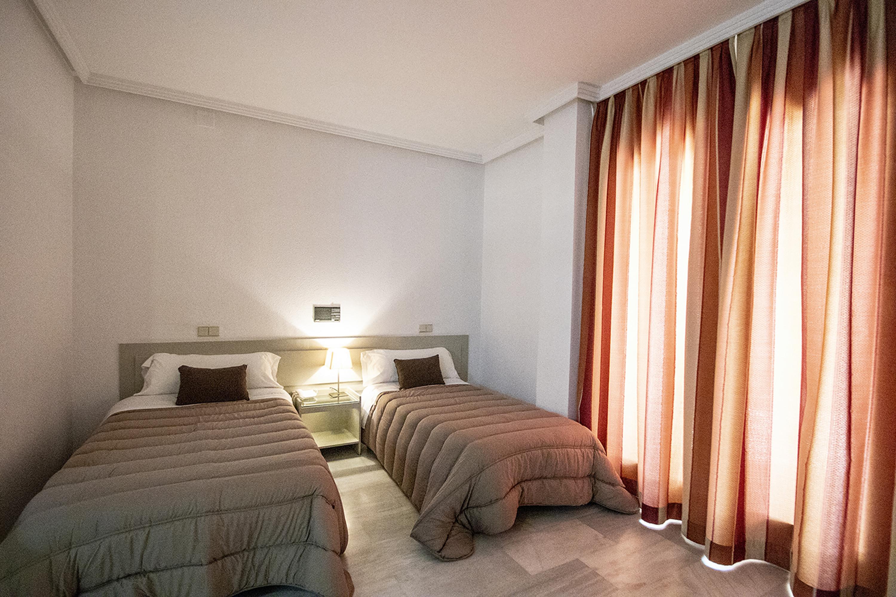 Hospedium Hotel Apartamentos Simon Verde Mairena del Aljarafe Kültér fotó