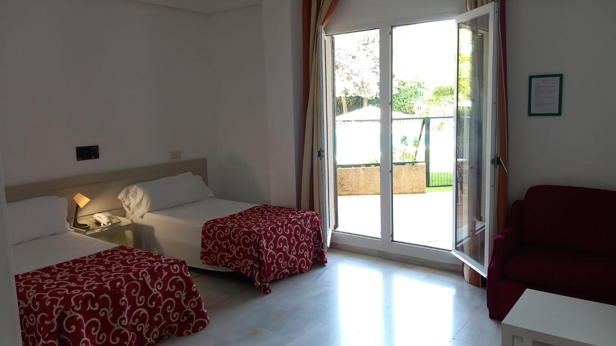 Hospedium Hotel Apartamentos Simon Verde Mairena del Aljarafe Kültér fotó