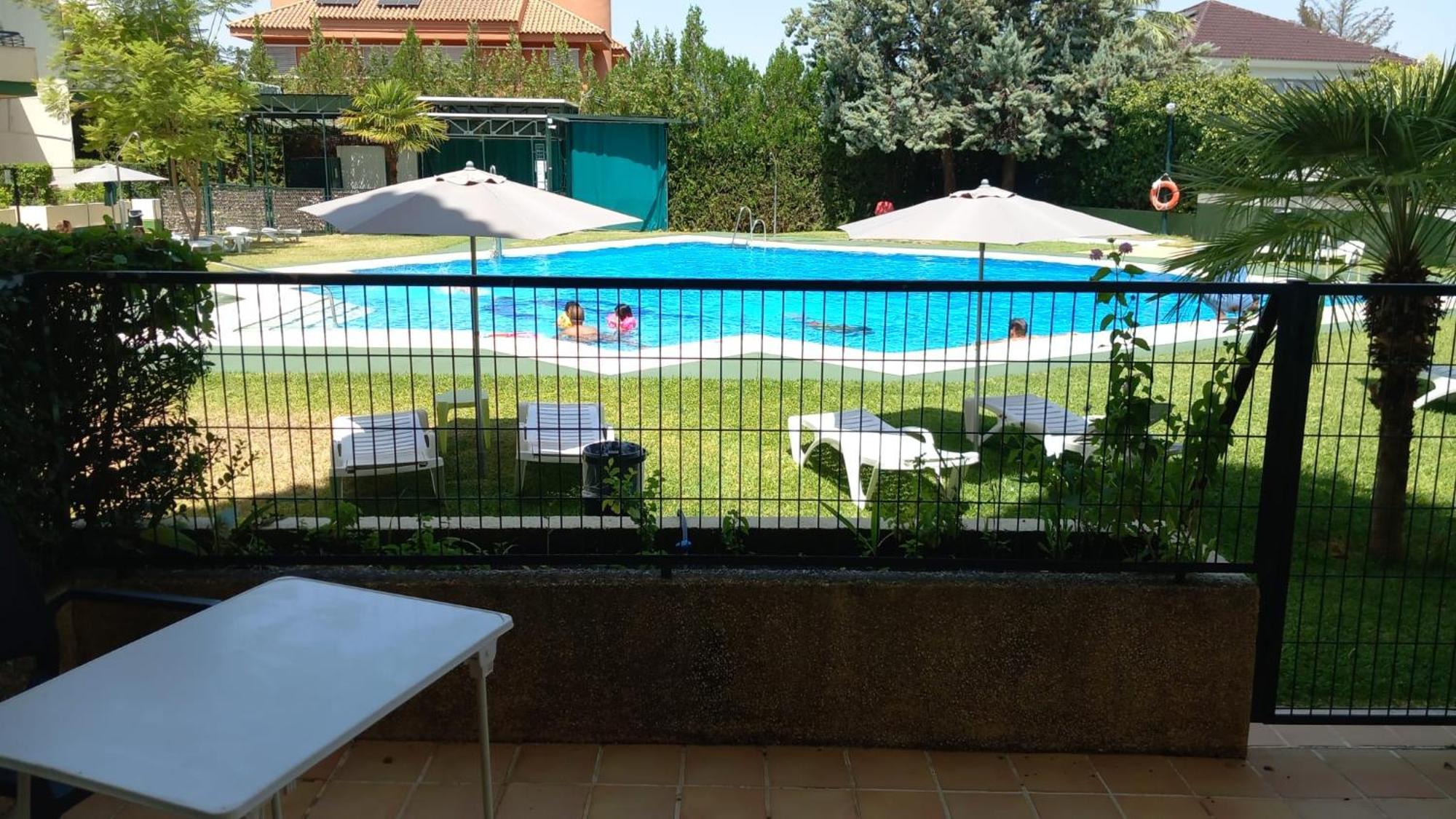 Hospedium Hotel Apartamentos Simon Verde Mairena del Aljarafe Kültér fotó