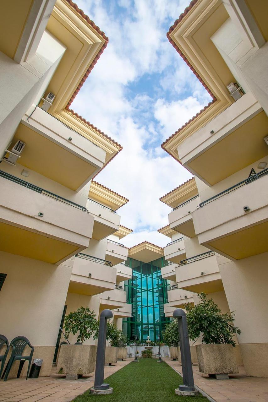 Hospedium Hotel Apartamentos Simon Verde Mairena del Aljarafe Kültér fotó