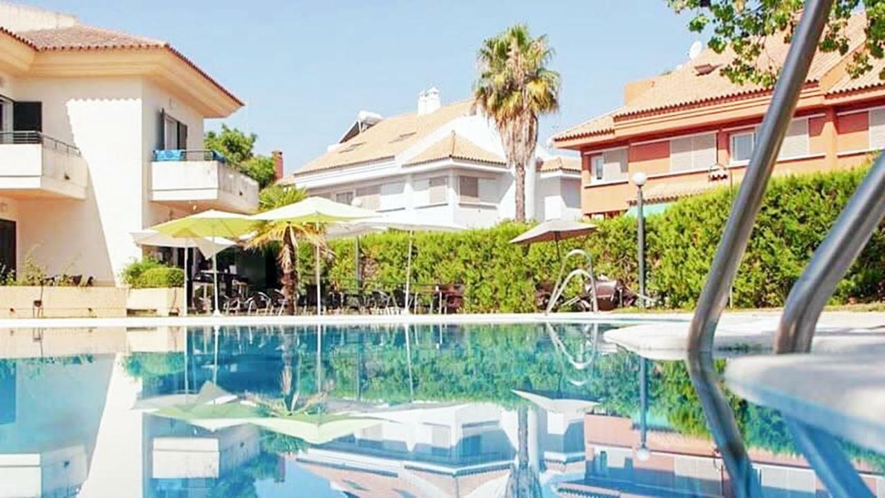 Hospedium Hotel Apartamentos Simon Verde Mairena del Aljarafe Kültér fotó