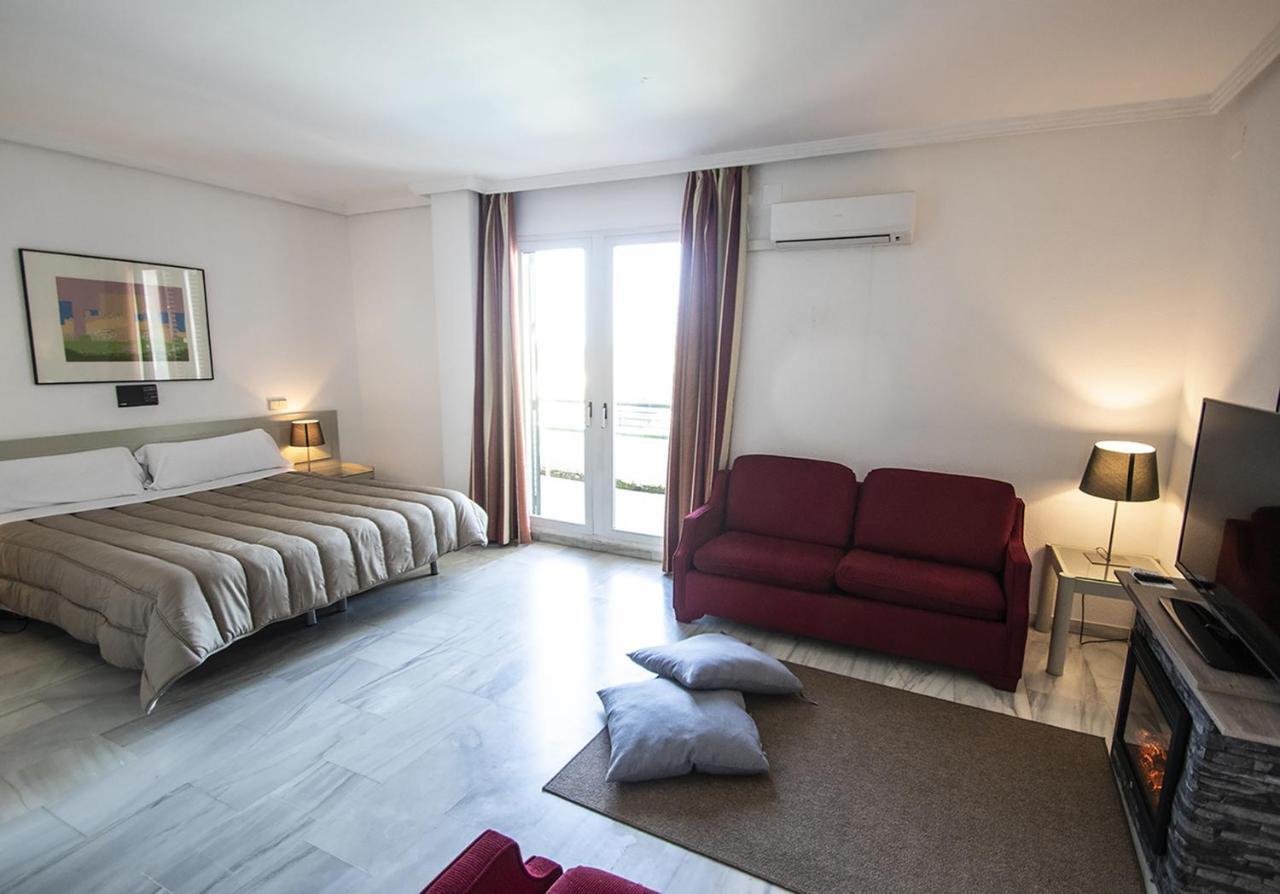 Hospedium Hotel Apartamentos Simon Verde Mairena del Aljarafe Kültér fotó